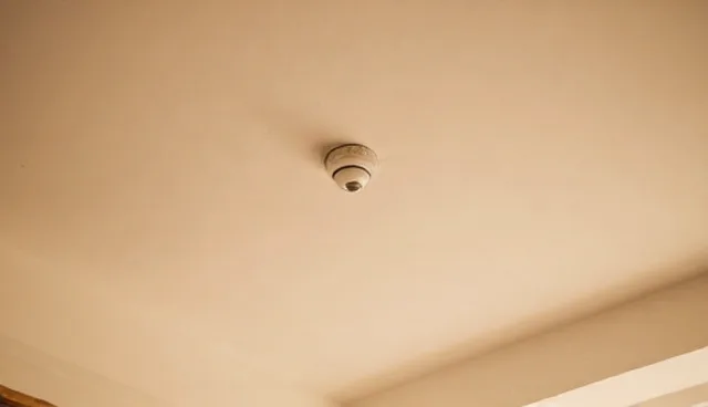 设备安装中人员流动管理的两种做法对比